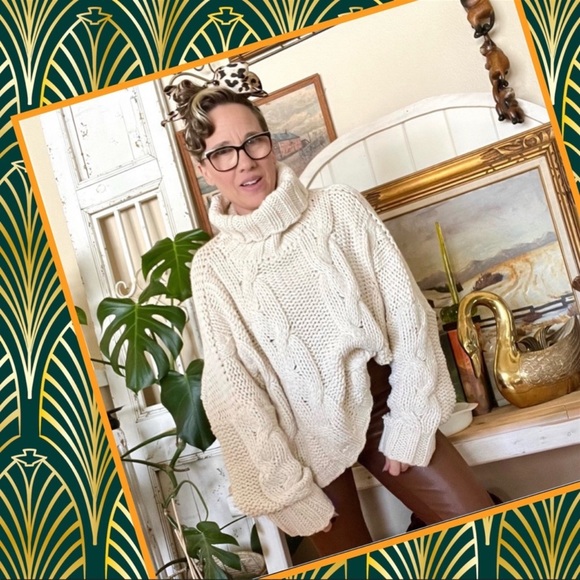 NEW COLORS 🚨 THE BIG BOW “Wall Flower” RESTOCK NOTIFICATION ❤️💛💋🎉 - Picture 2 of 12